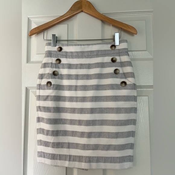 LOFT Dresses & Skirts - Loft 00P pencil skirt striped gray and white